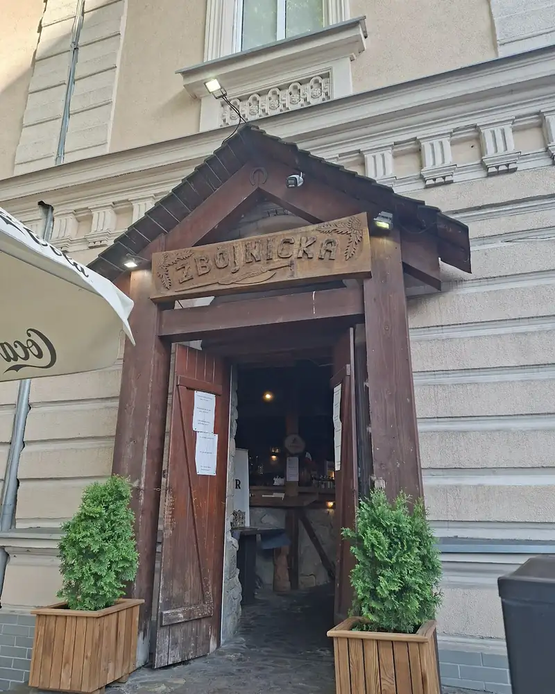 Wejście od Kaszubskiej