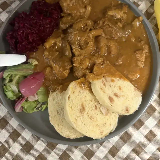Gulasz z knedlikami
