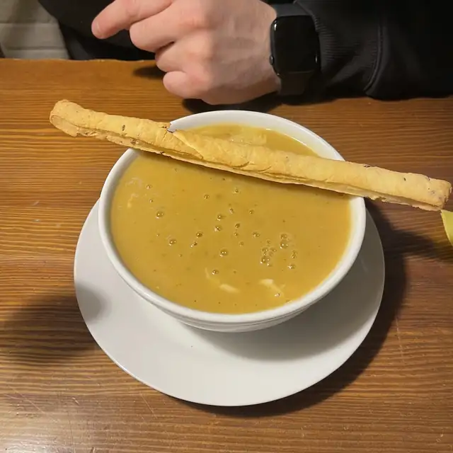 Zupa z paluchami kminkowymi